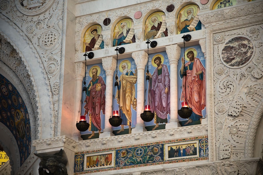 L\’Armonia tra Costellazioni Familiari e Fede Religiosa: Possibile o Impossibile?